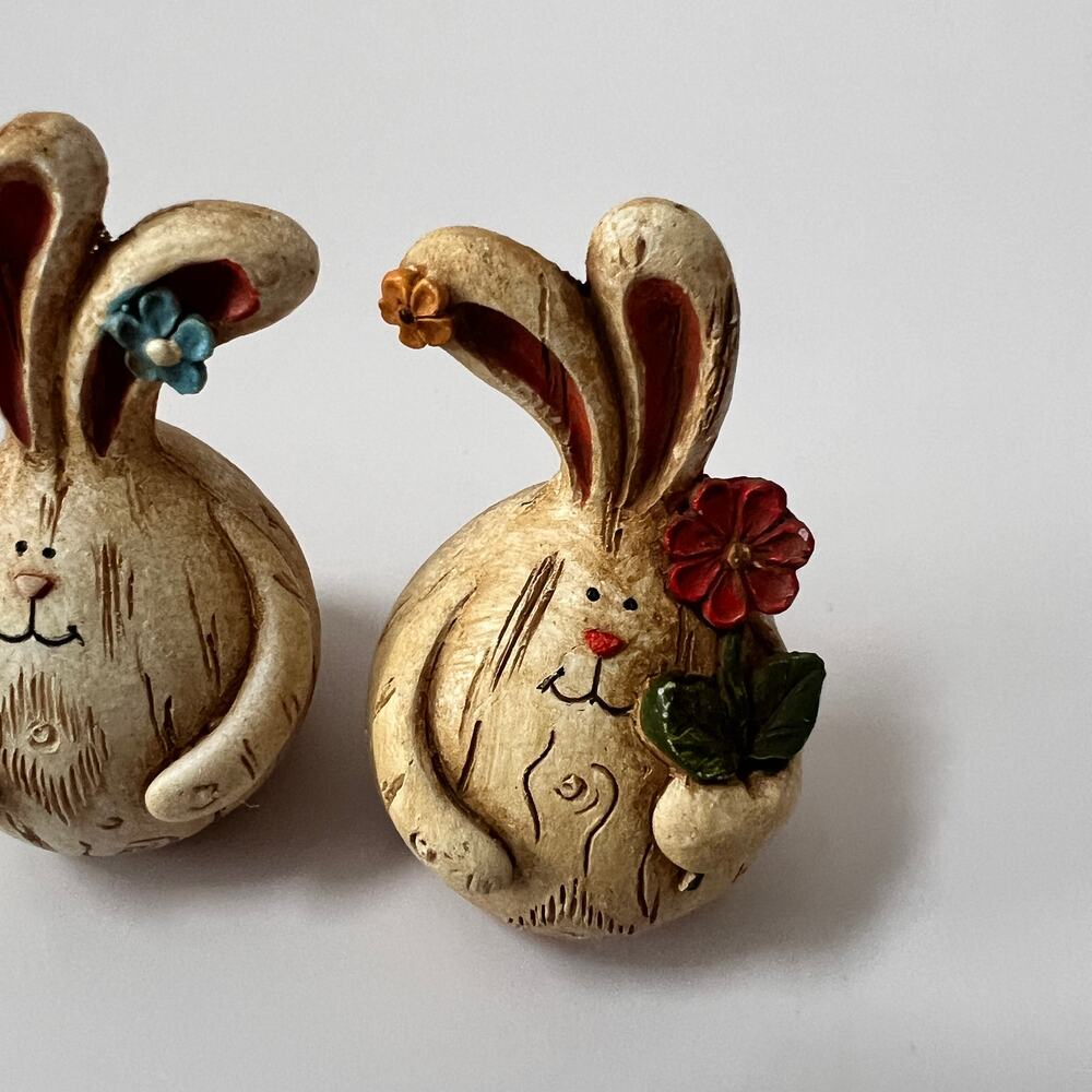 Set of 2 Rustic Easter Bunny Rabbit Figurines Holding Flower Spring Decor Easter - Picture 4 of 9